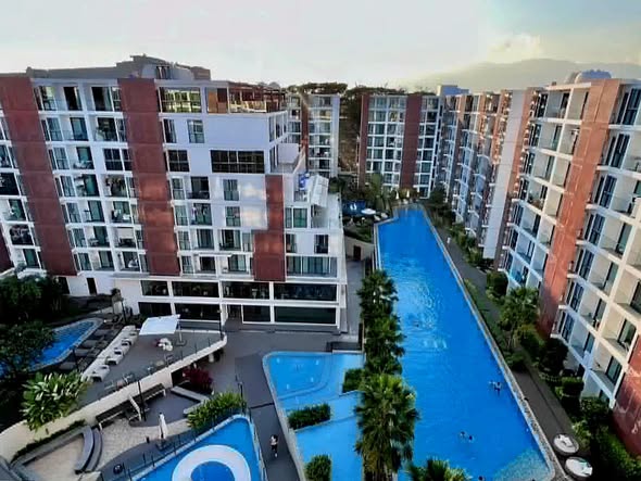 pool of Condo One SIAM