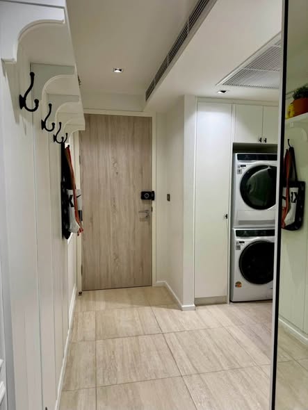 room interior and bathroom of CRAFT Ploenchit