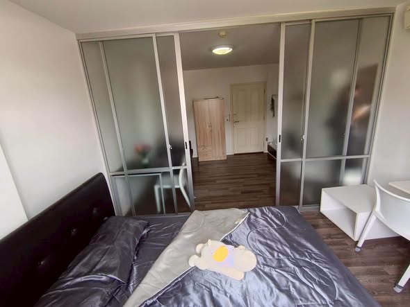 bedroom of D Condo Sukhumvit 109