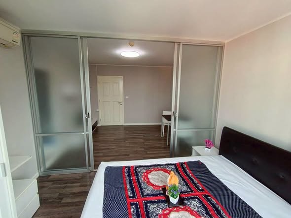bedroom of D Condo Sukhumvit 109