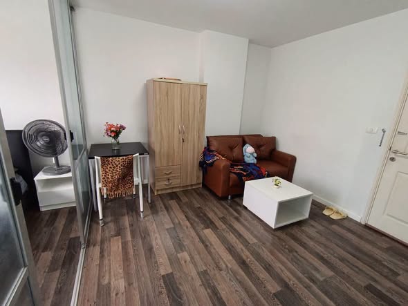 living room and bedroom of D Condo Sukhumvit 109