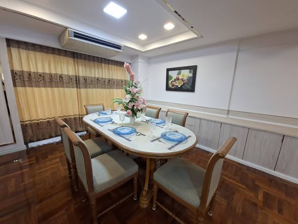 room interior of D. H. Grand Tower