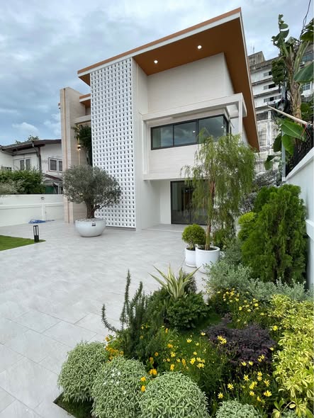 D-HOUSE