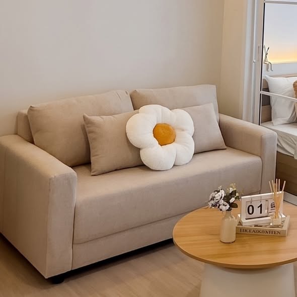 bedroom and living room of ซิตี้วิลล่า คอนโด D2