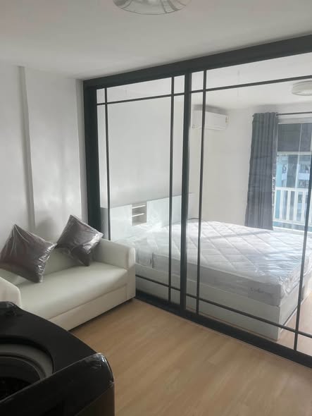 bedroom and room interior of ซิตี้วิลล่า คอนโด D2