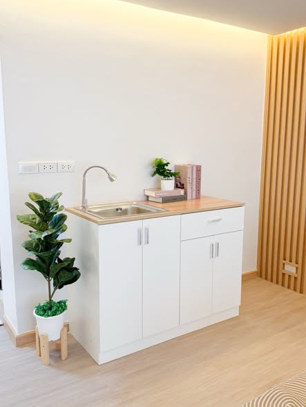 room interior and bathroom of ซิตี้วิลล่า คอนโด D2