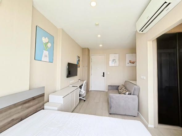 bedroom and bathroom of De Lapis Charan 81 by Grand Unity
