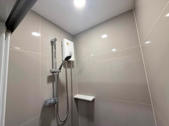 room interior and bathroom of DENIM Jatujak