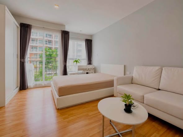 living room and bedroom of DOLCE LA SALLE
