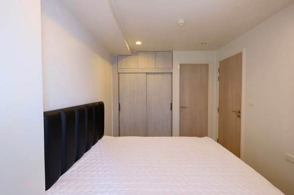 bedroom and room interior of Downtown49