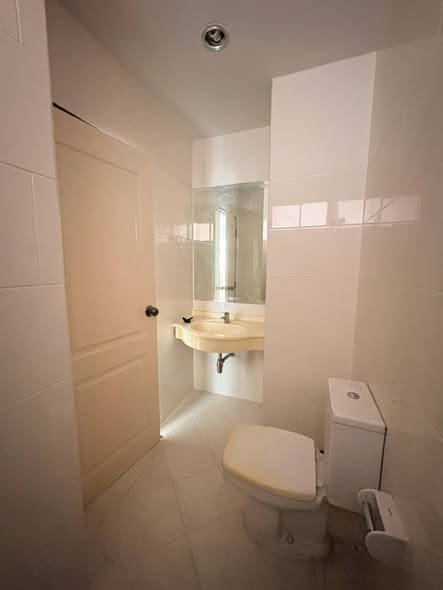 bathroom of Ease Ratchada Condominium