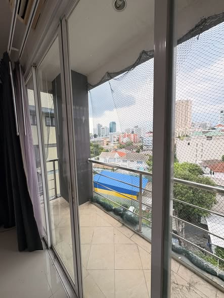 room interior of Ease Ratchada Condominium