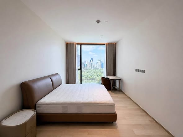 bedroom of EI8HTEEN SEVEN