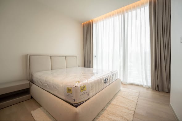 bedroom of EI8HTEEN SEVEN