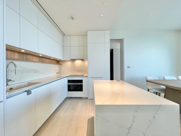 kitchen of EI8HTEEN SEVEN