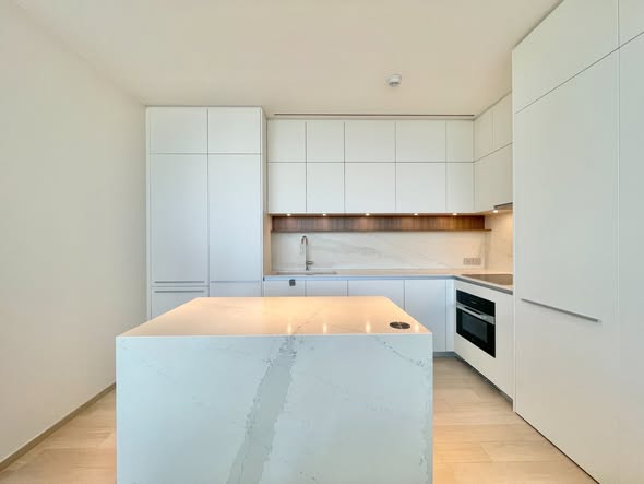 kitchen of EI8HTEEN SEVEN