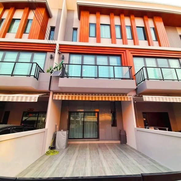 Eigen Premium Townhome