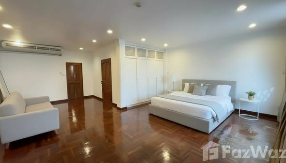 bedroom of Ekkamai Villas