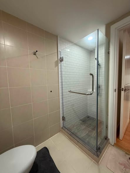 room interior and bathroom of ELEMENTS SRINAGARINDRA CONDO