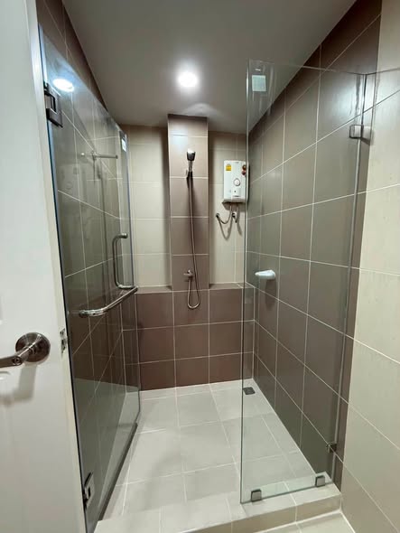 room interior and bathroom of ELEMENTS SRINAGARINDRA CONDO