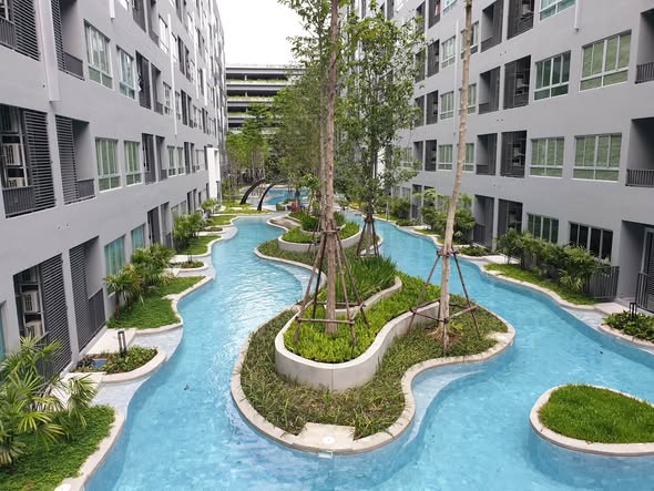 pool of Elio Del Moss Phaholyothin