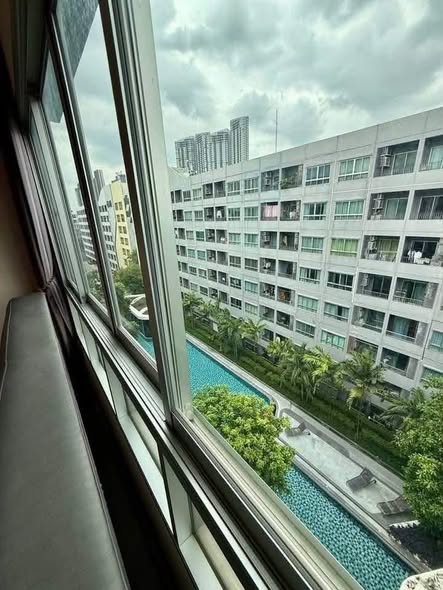 pool of Elio Sukhumvit 64
