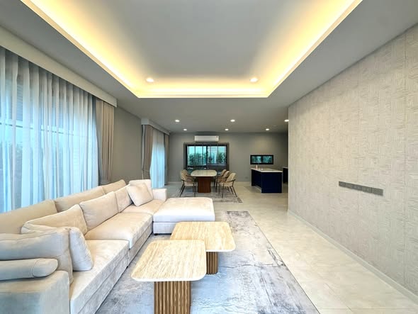 living room of Else Bearing 32
