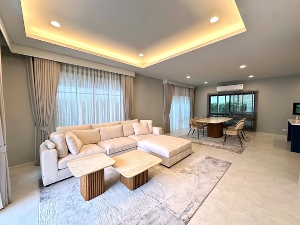 living room of Else Bearing 32