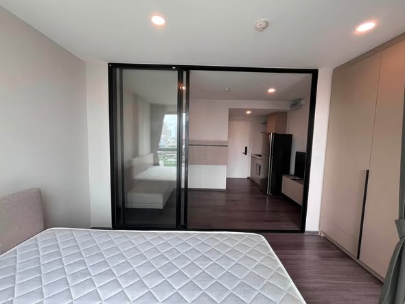bedroom and room interior of FLEXI Sathon-Charoen Nakhon