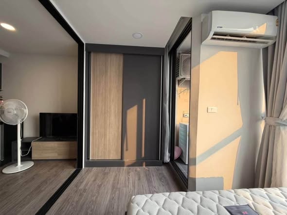 bedroom and room interior of FLEXI Sathon-Charoen Nakhon