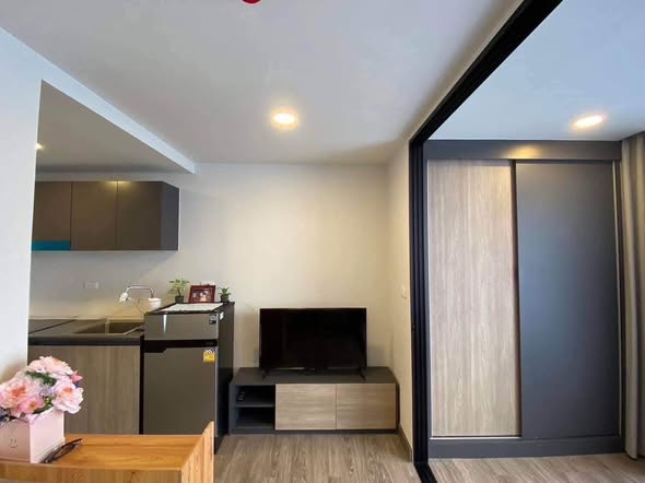 bedroom and room interior of FLEXI Sathon-Charoen Nakhon