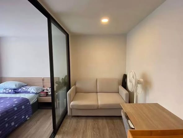bedroom and room interior of FLEXI Sathon-Charoen Nakhon