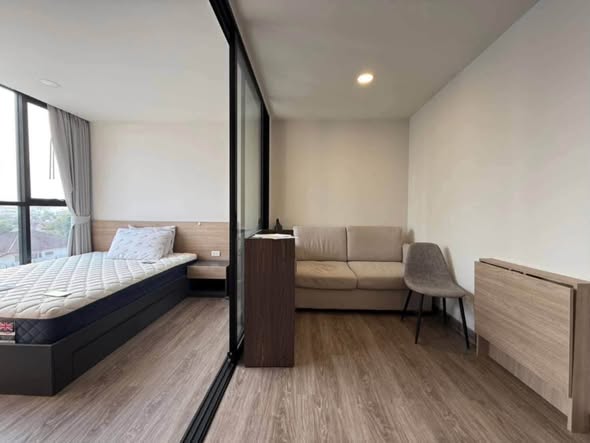 bedroom and room interior of FLEXI Sathon-Charoen Nakhon