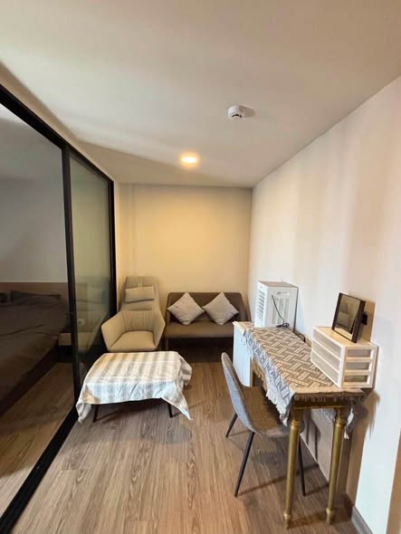 bedroom and room interior of FLEXI Sathon-Charoen Nakhon