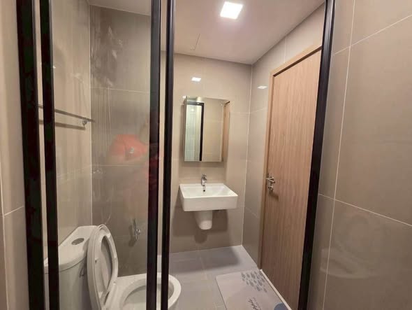 room interior and bathroom of FLO by Sansiri