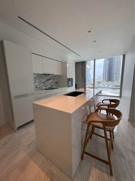 kitchen of Four Seasons Private Residences