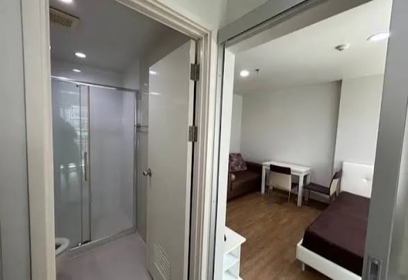 bedroom and room interior of Fuse Chan Sathorn