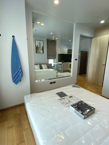 bedroom and room interior of Fuse Sathon-Taksin