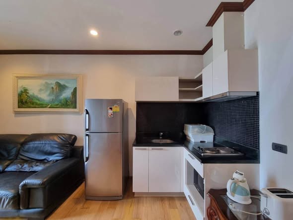 living room and kitchen of Fuse Sathon-Taksin
