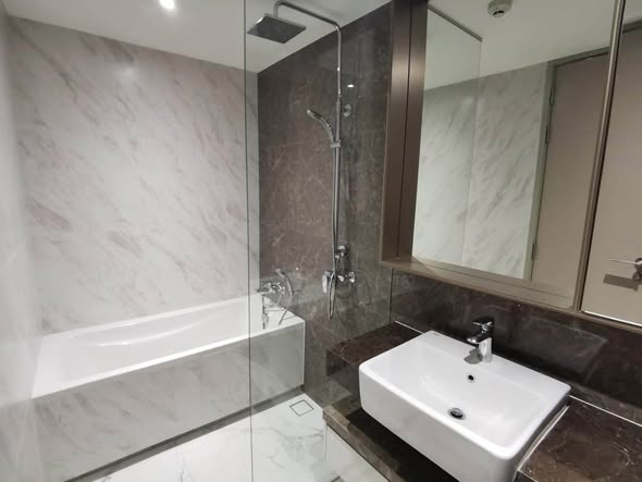 bathroom of Fynn Asoke