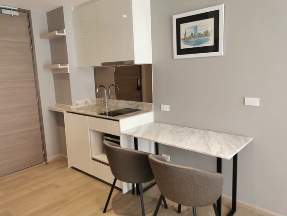bathroom and kitchen of Fynn Asoke