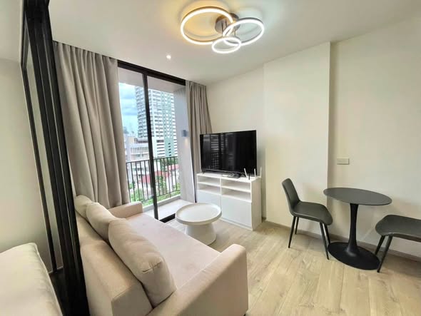 bedroom of Fynn Asoke