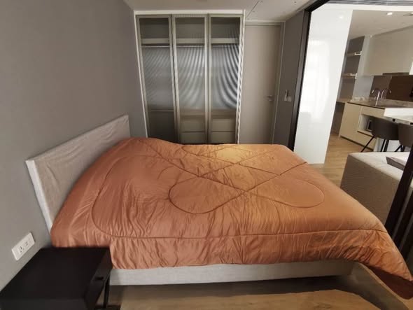 bedroom of Fynn Asoke