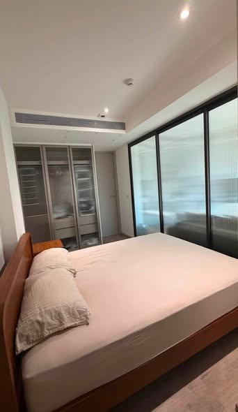 bedroom and room interior of Fynn Asoke