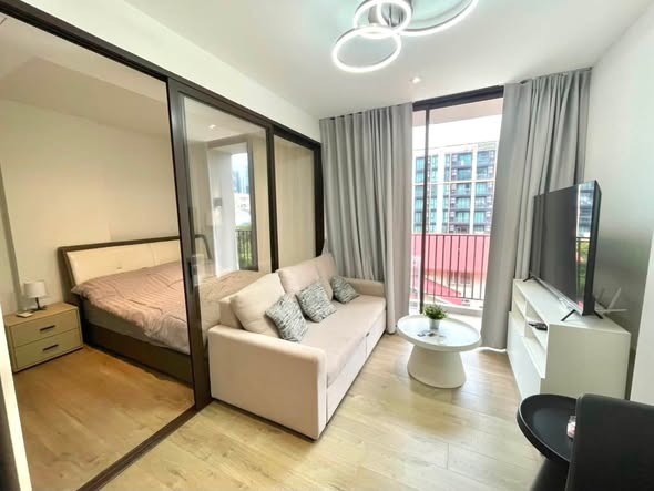 bedroom and room interior of Fynn Asoke