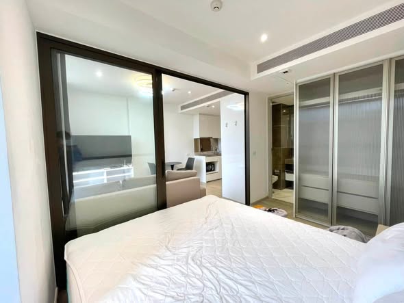 bedroom and room interior of Fynn Asoke