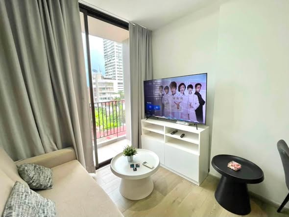 living room and bedroom of Fynn Asoke