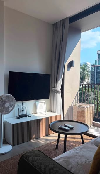 living room and bedroom of Fynn Asoke