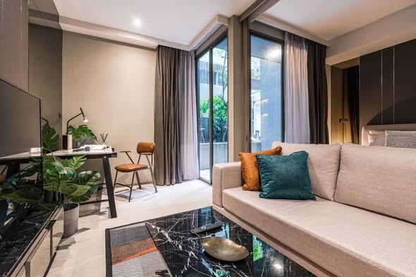 living room and bedroom of Fynn Sukhumvit 31
