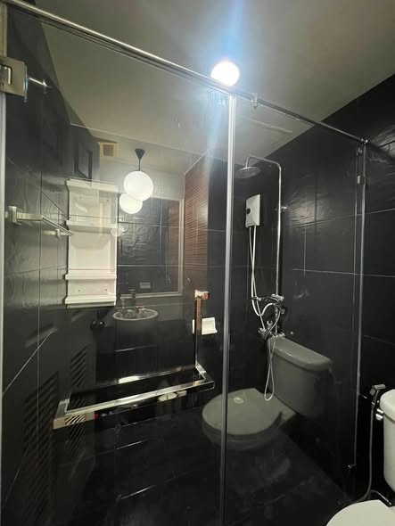 room interior and bathroom of Garden Asoke-Rama 9